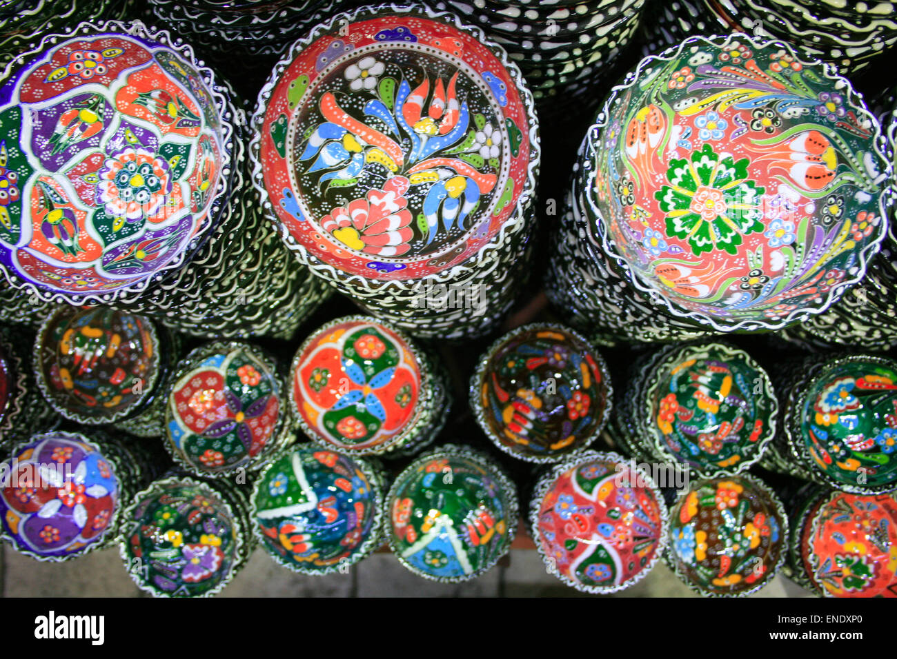 Bols colorés dans le Grand Bazar, Istanbul Banque D'Images