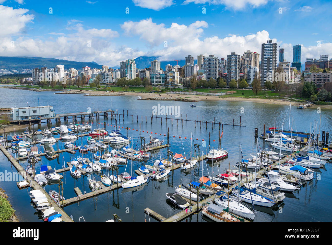 West End skyline et False Creek marina, Tour Harbour Centre, Vancouver, Colombie-Britannique, Canada Banque D'Images