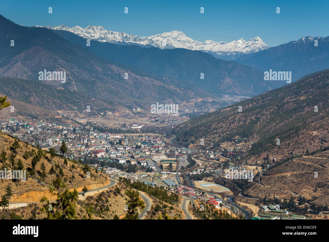 Vue d'ensemble de Thimphu, Bhoutan, Asie, de Bouddha, Dordenma avec montagnes Banque D'Images