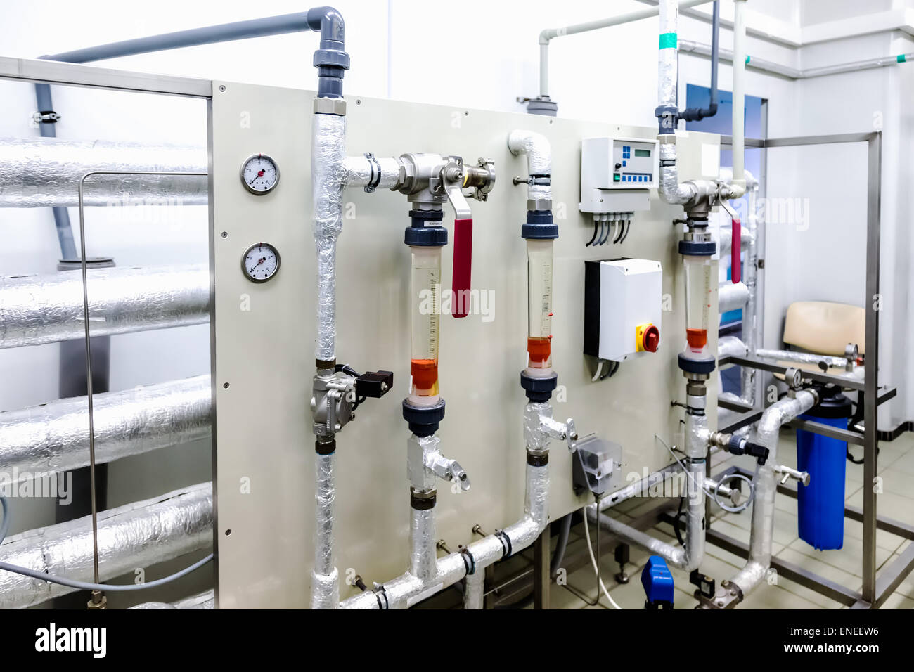 Panneau de l'équipement sur l'eau ou de distillation sur l'industrie pharmaceutique ou l'usine de produits chimiques Banque D'Images