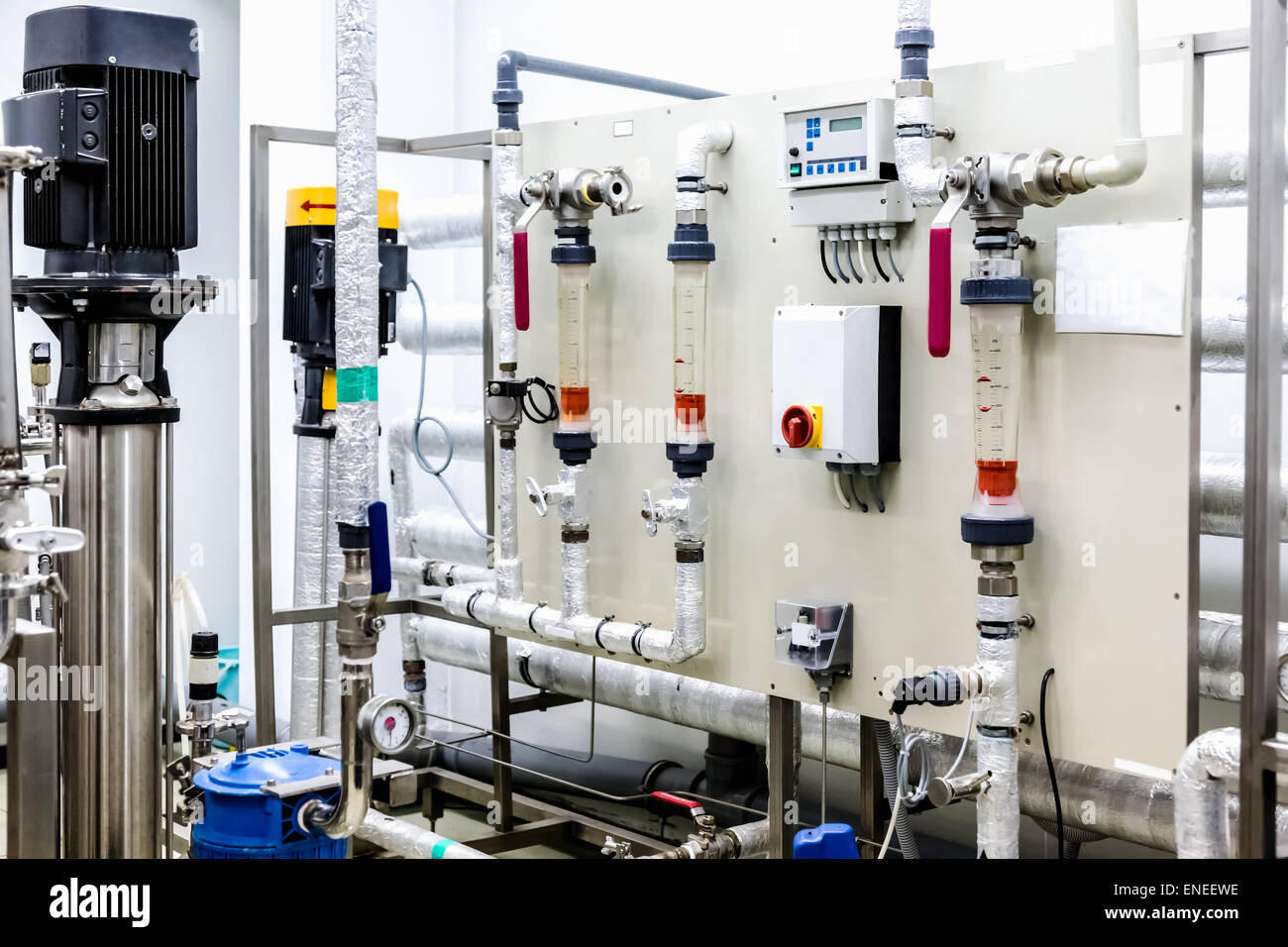 Panneau de l'équipement sur l'eau ou de distillation sur l'industrie pharmaceutique ou l'usine de produits chimiques Banque D'Images