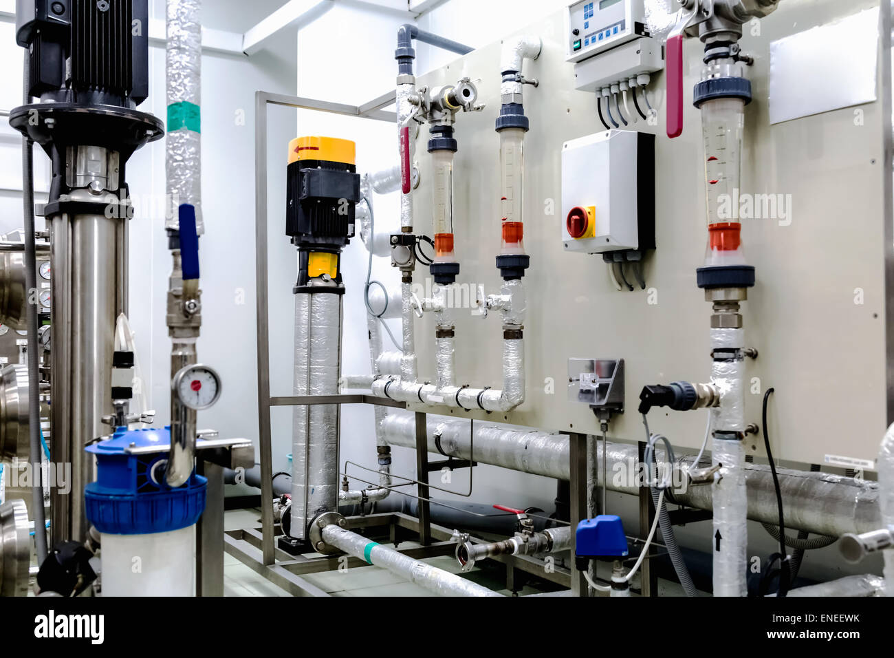 Panneau de l'équipement sur l'eau ou de distillation sur l'industrie pharmaceutique ou l'usine de produits chimiques Banque D'Images