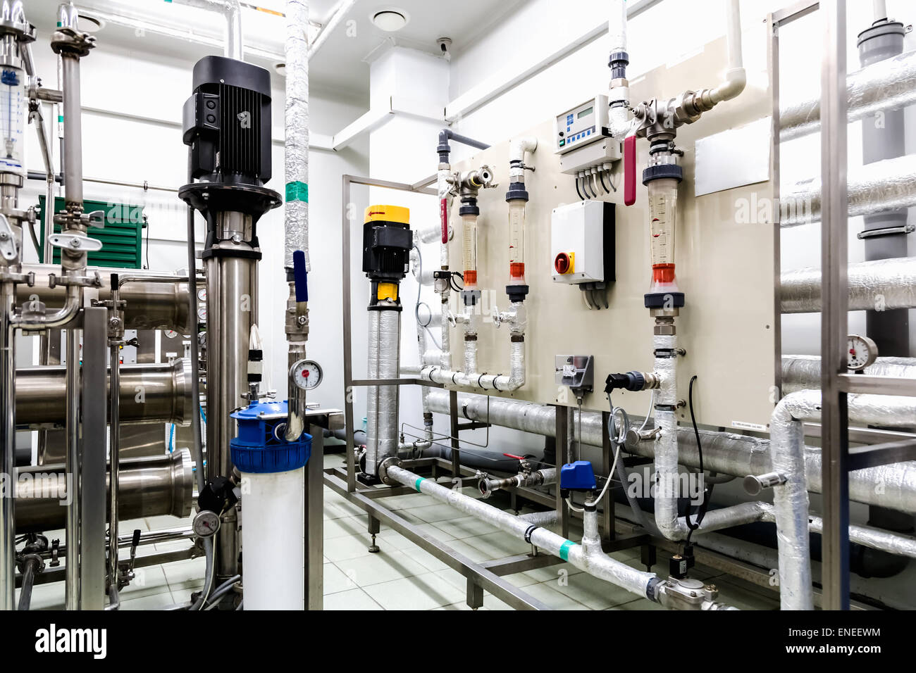 Panneau de l'équipement sur l'eau ou de distillation sur l'industrie pharmaceutique ou l'usine de produits chimiques Banque D'Images