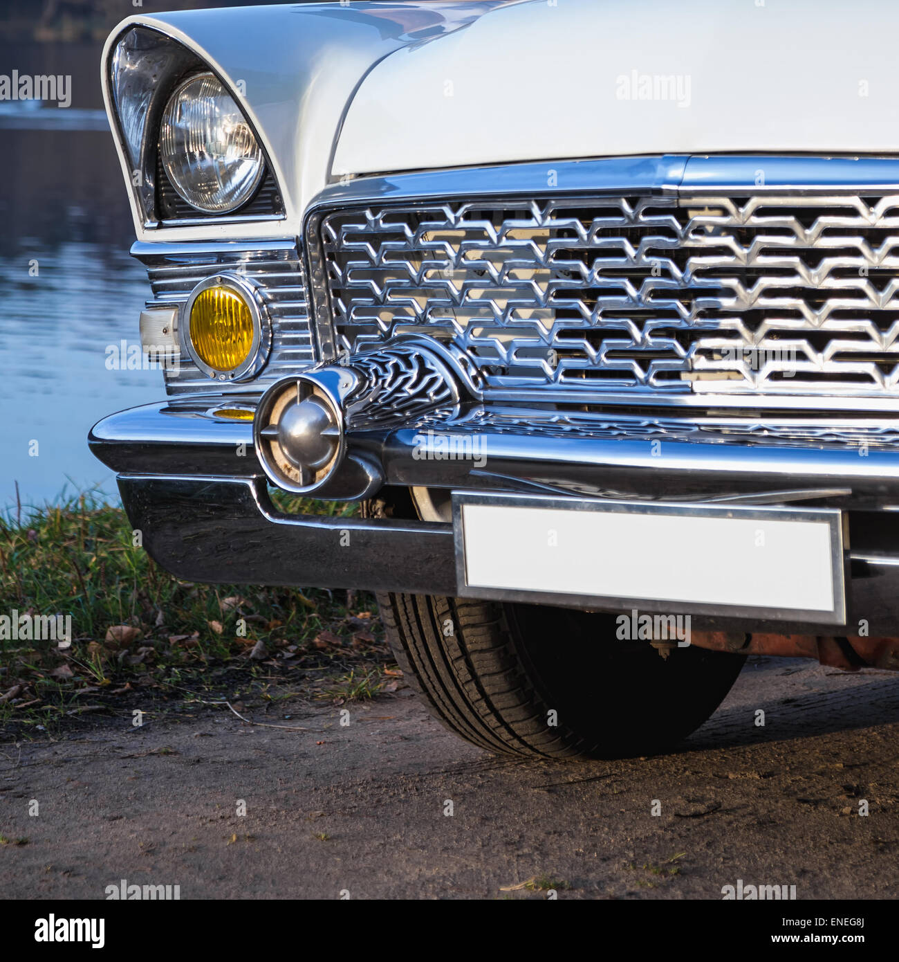 Ancienne rétro ou vintage car ou automobile face avant avec les phares ou les phares et calandre Banque D'Images