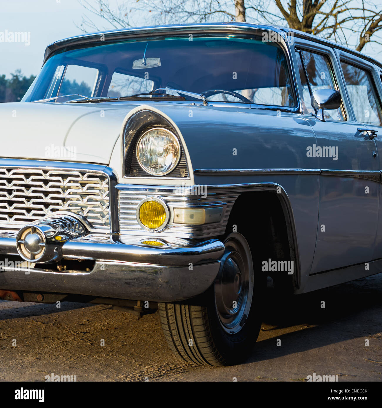 Ancienne rétro ou vintage car ou automobile face avant avec les phares ou les phares et calandre Banque D'Images