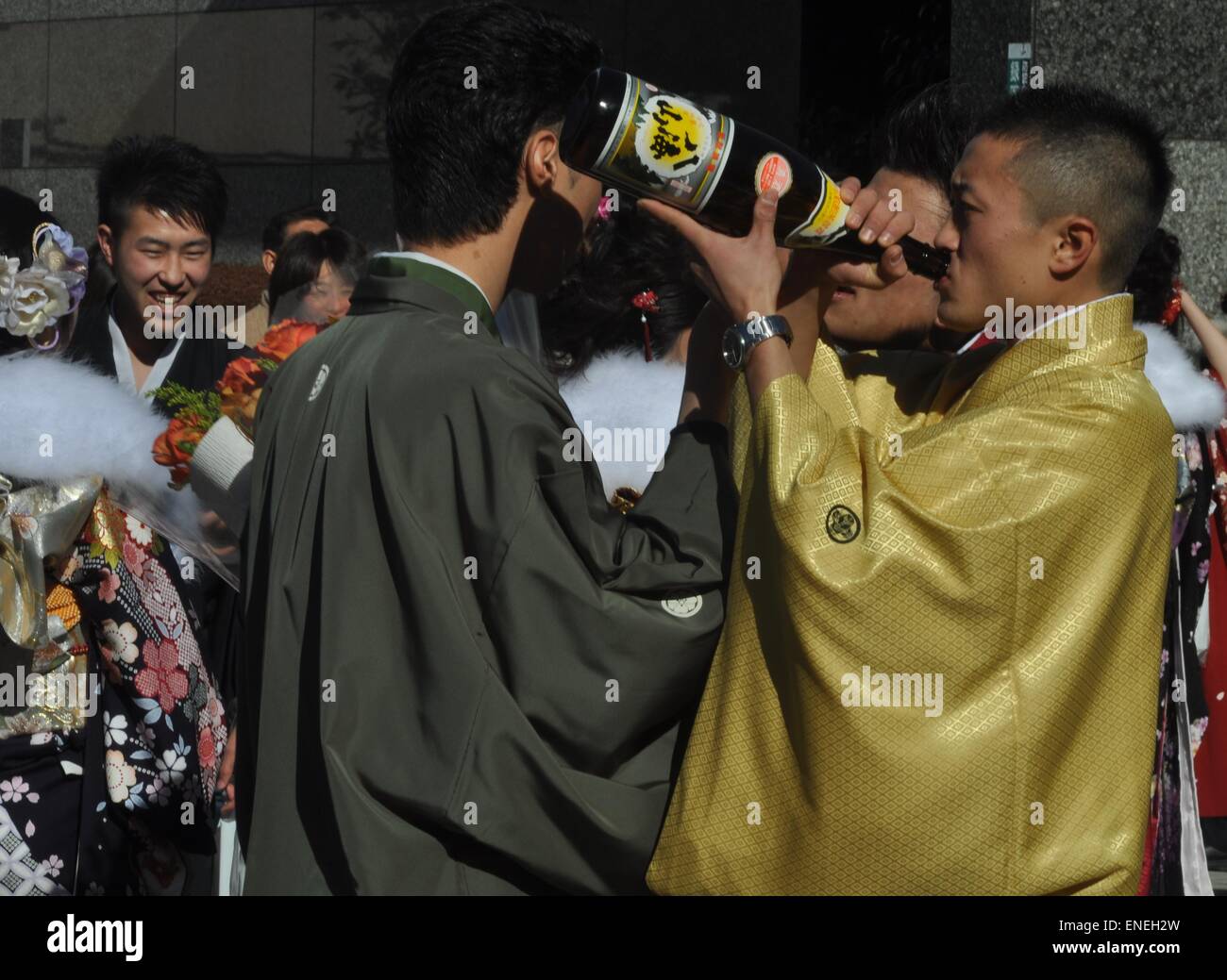 Ofuna, Japon : les jeunes se saouler au cours des 20 ans de cérémonie Banque D'Images