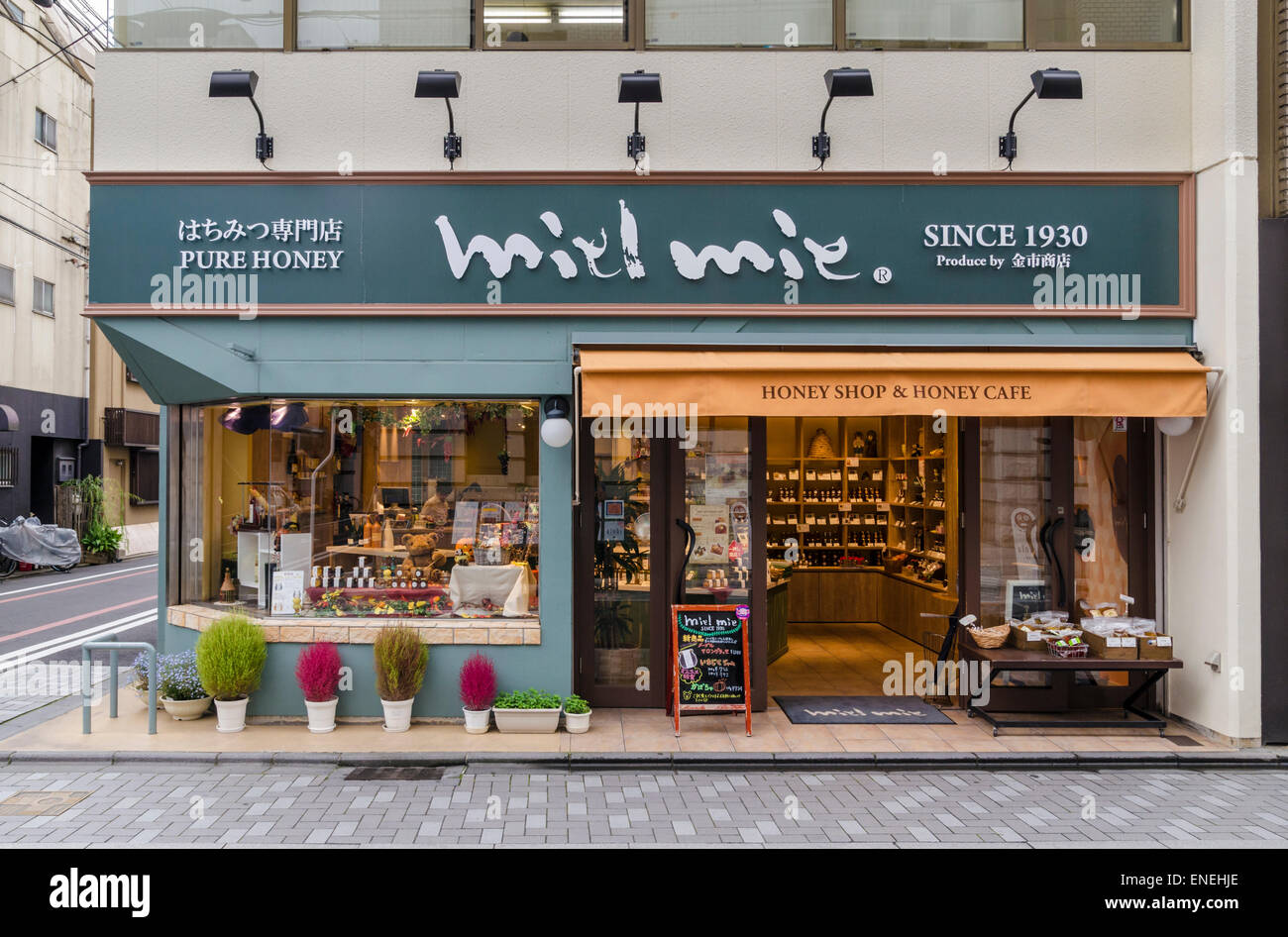 Façade de Miel MIF, un spécialiste du miel produits boutique et Café à Kyoto, Japon Banque D'Images