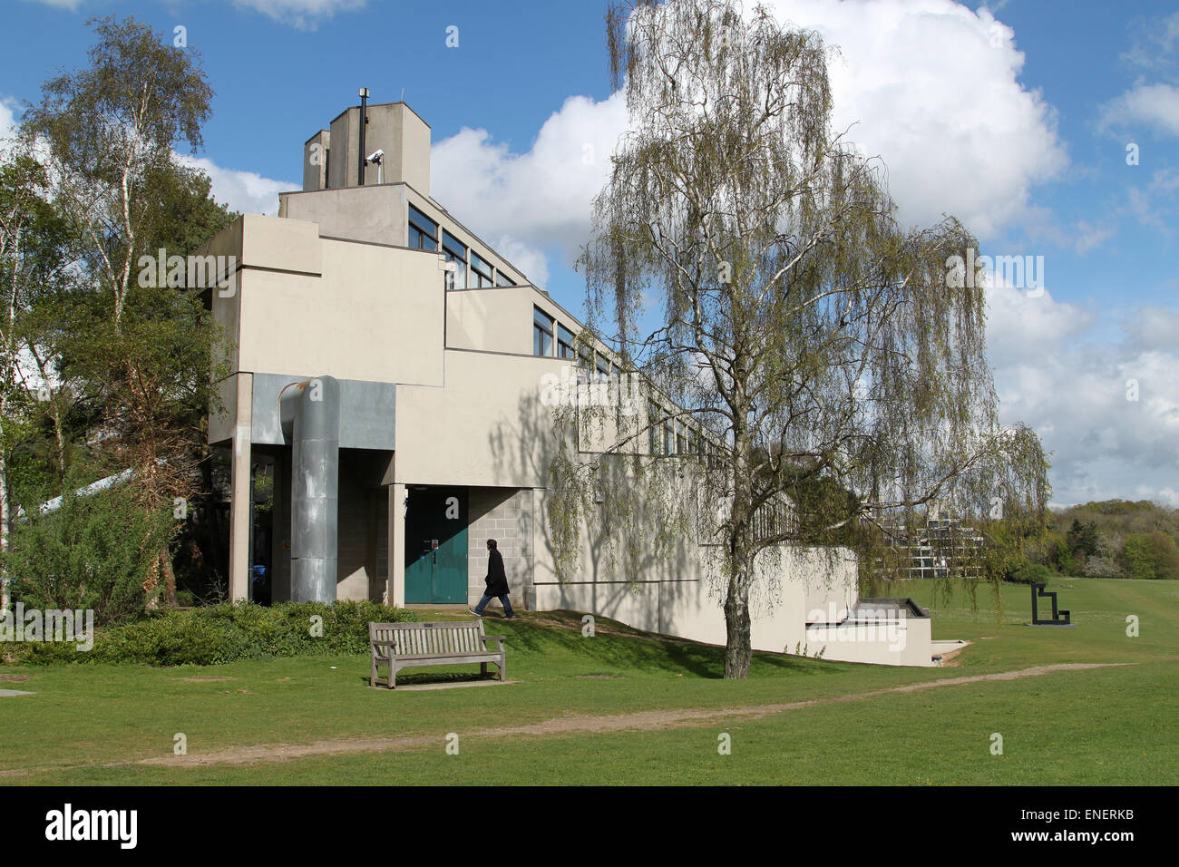 Vue extérieure du bâtiment et parc sur le campus de l'Université d'East Anglia, Norwich, Angleterre, RU Banque D'Images