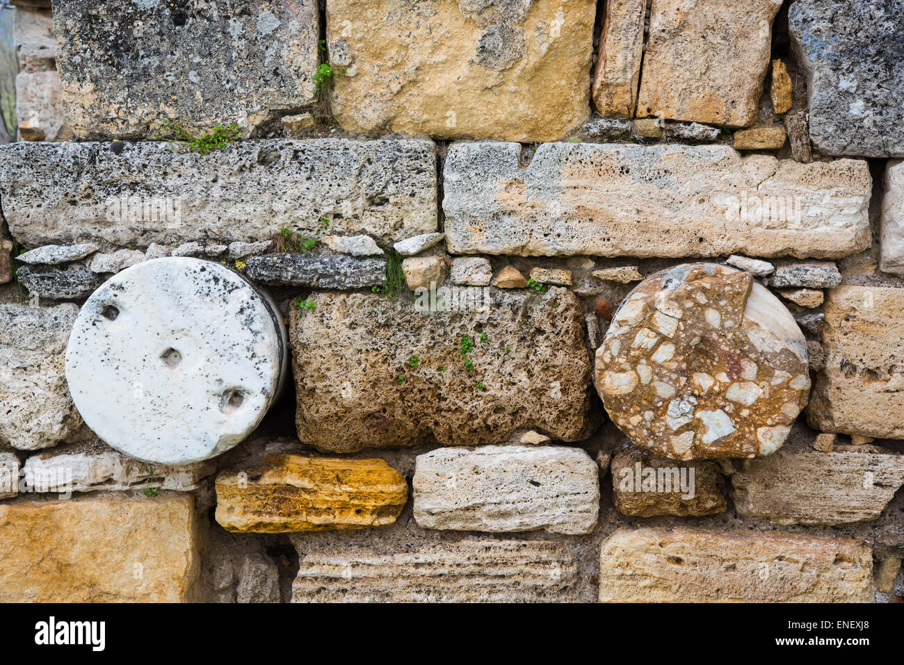 Mur de pierres anciennes à Hiérapolis, Pamukkale, Turquie Banque D'Images