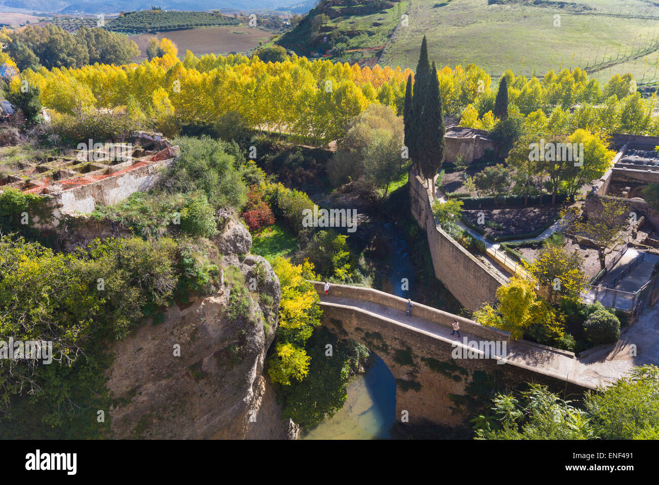 Ronda, Province de Malaga, Andalousie, Espagne du sud. Le Puente Arabe, également connu sous le nom de Puente de San Miguel. Arabes ou maures, pont Banque D'Images