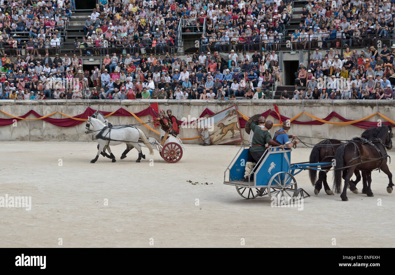 Re-enactment romain jeux en arène de Nimes un amphithéâtre romain situé dans la ville de Nîmes. Banque D'Images