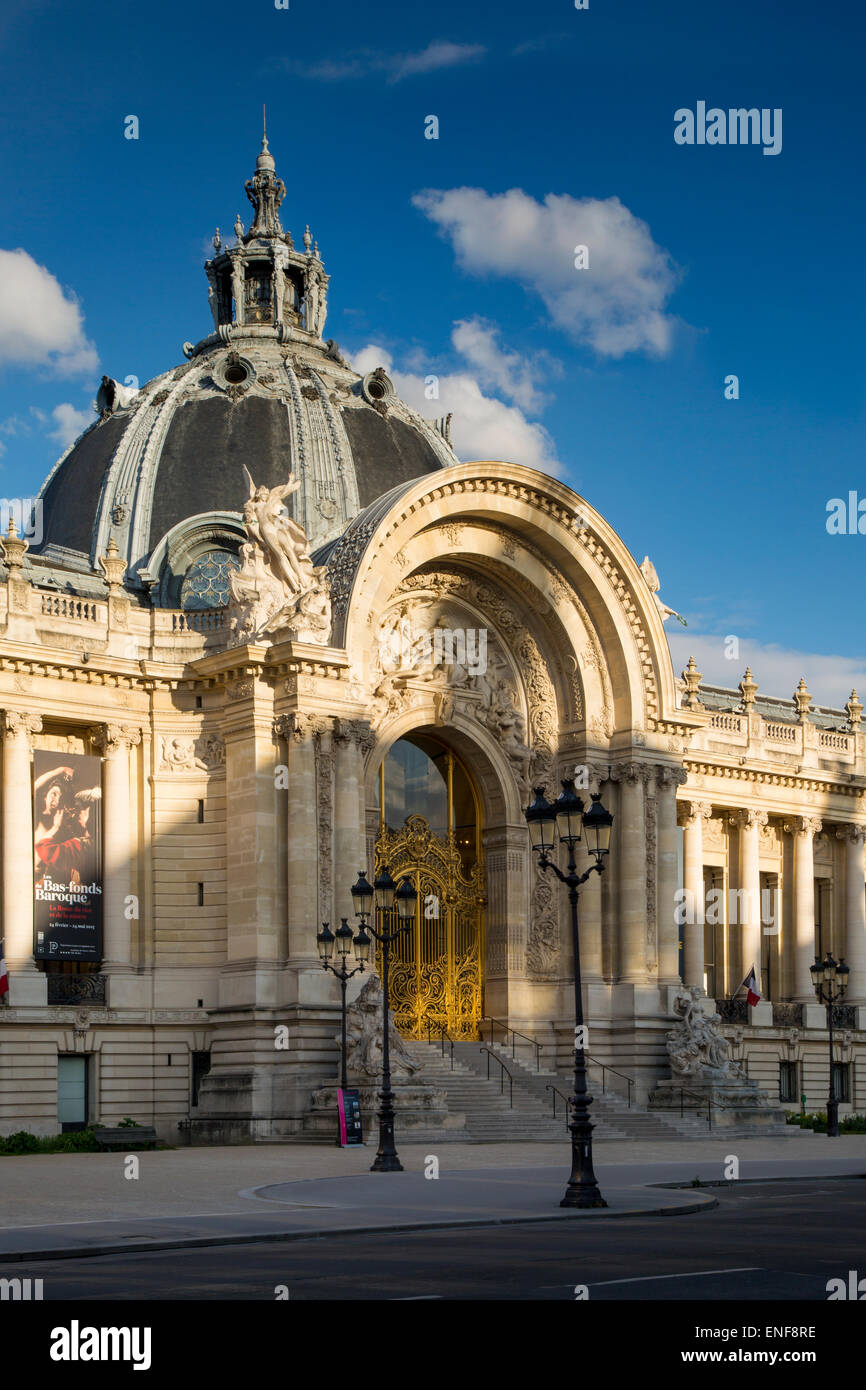 Lumière du soleil sur petit Palais, Paris, France Banque D'Images