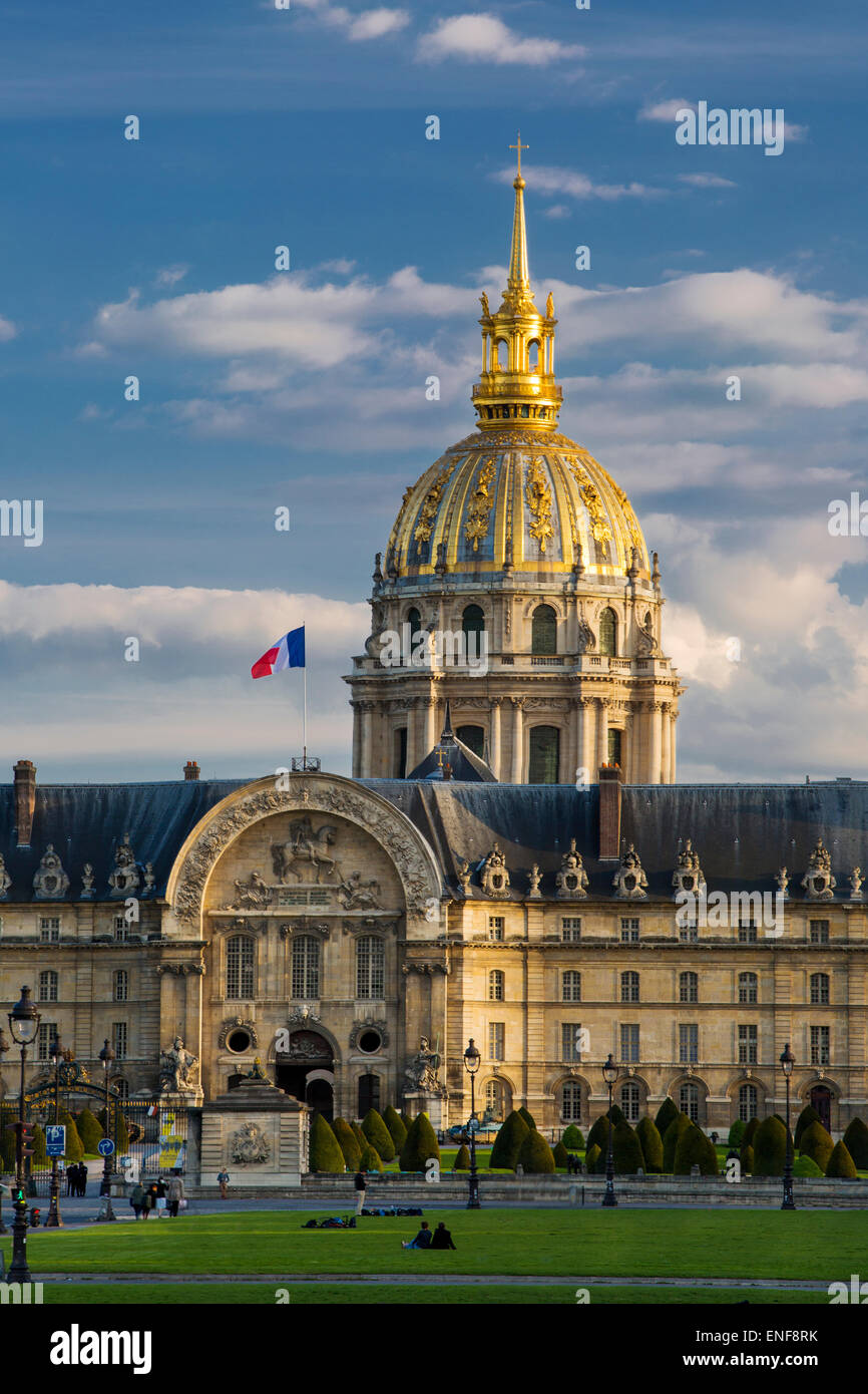 Dîner dans l'hôtel les invalides et gold dome de Eglise saint Louis des Invalides, Paris, France Banque D'Images