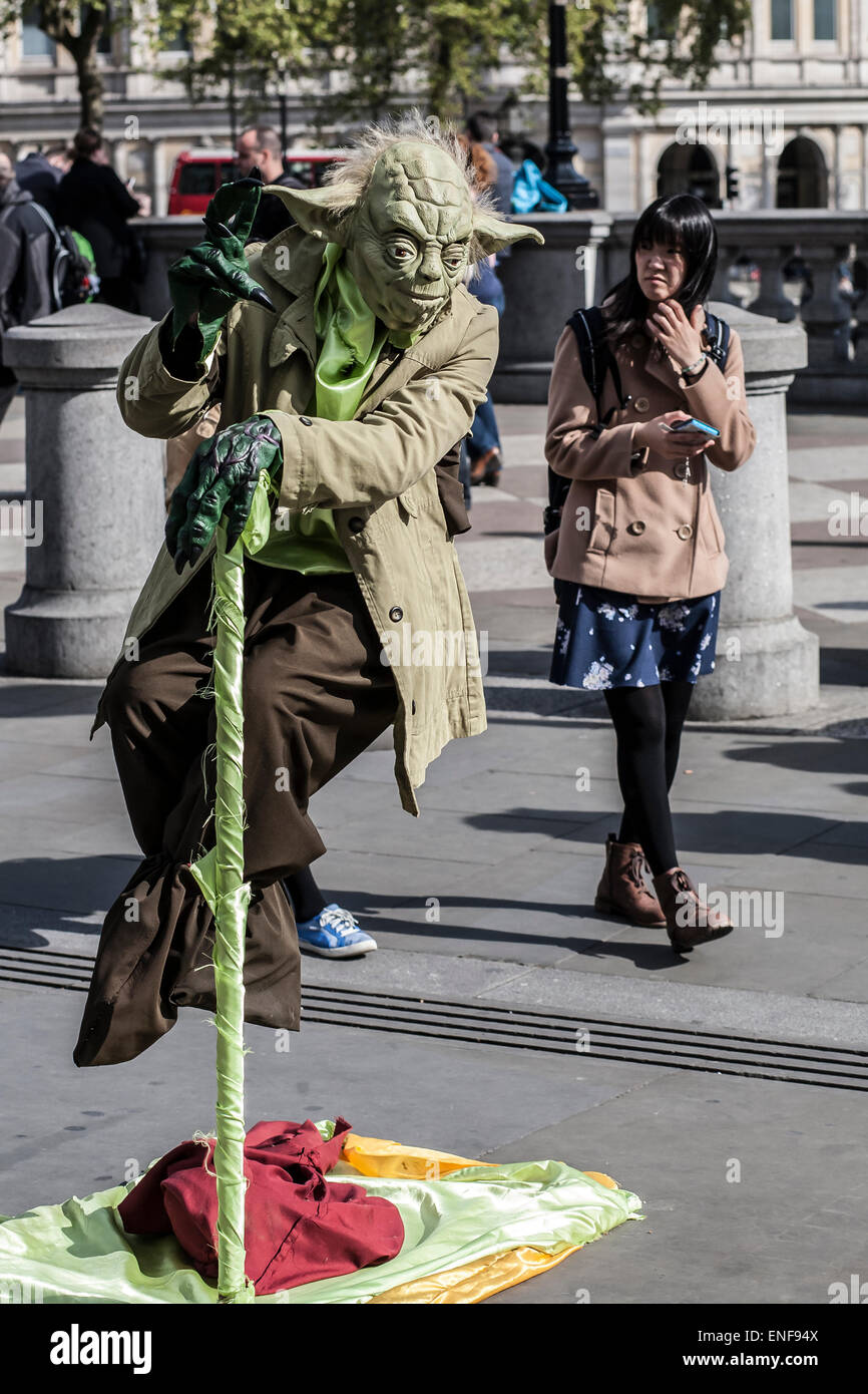 Yoda Street performer à Trafalgar Square Banque D'Images