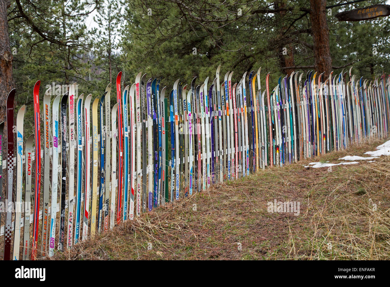 Powder Park, Colorado - vieux skis utilisés pour faire une clôture Photo  Stock - Alamy