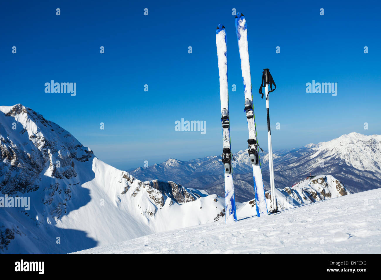 Vacances Ski panorama sur le sommet de la montagne Banque D'Images