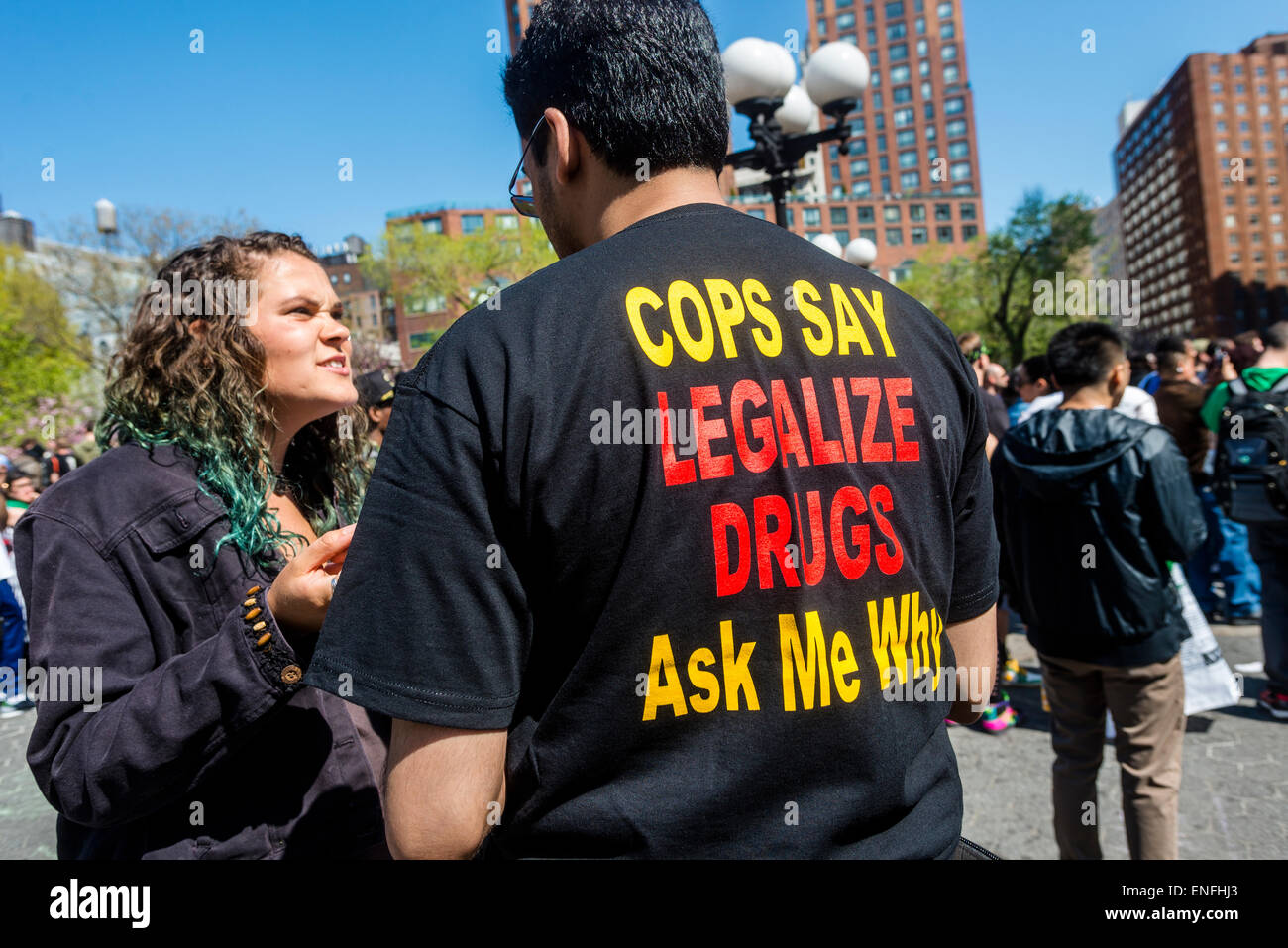 New York, USA - 2 mai 2015- les défenseurs de la Marijuana rassemblement à Union Square à exiger un marché légal du cannabis à New York City et ce qu'ils appellent la fin de l'utilisation de la loi comme un outil de contrôle social et de l'incarcération de masse. ©Stacy Walsh Rosenstock Banque D'Images