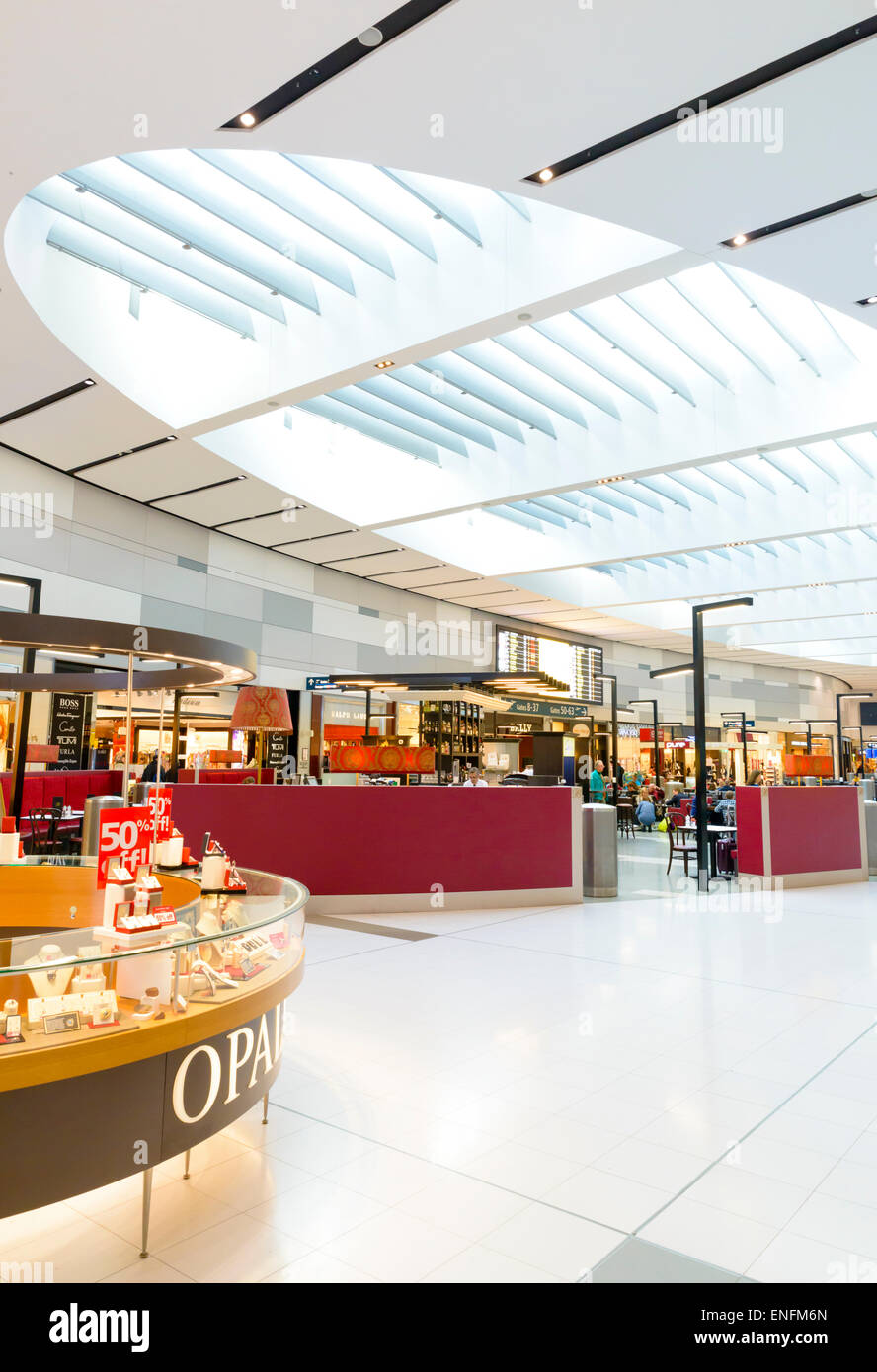 L'intérieur de la zone des départs du Terminal International à l'aéroport de Sydney, Australie. L'Aéroport International de Kingsford Smith. SYD. YSSY. Banque D'Images