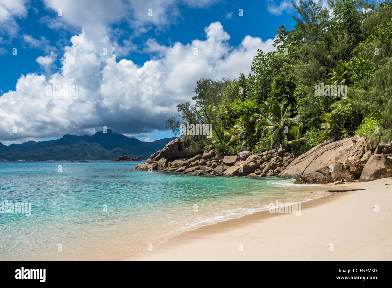 Anse Soleil tropical beach, l'île de Mahé, Seychelles Banque D'Images