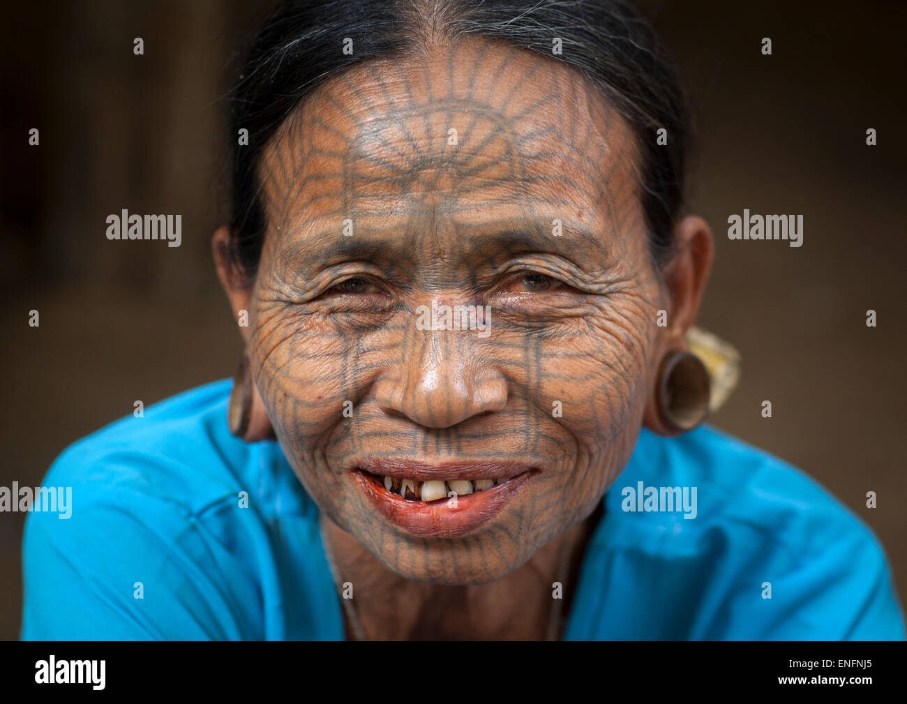 Chin Tribal Femme Avec Tatouage Sur Le Visage Mrauk U