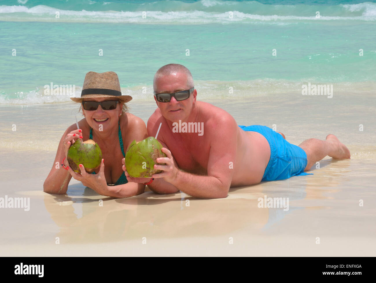 Couple d'âge moyen en vacances Banque D'Images