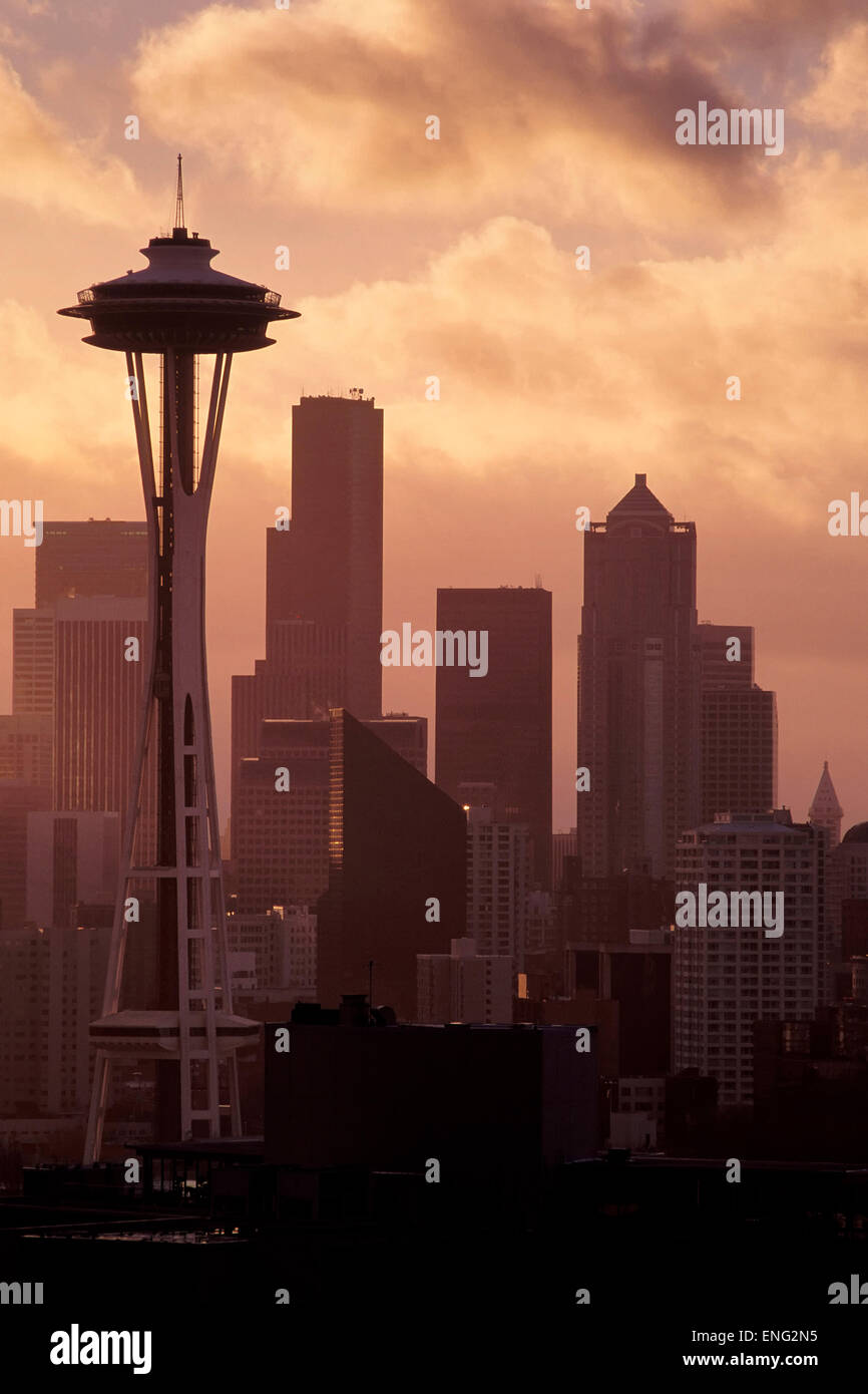 Space Needle et immeubles de grande hauteur dans le centre-ville de Seattle, Washington, United States Banque D'Images