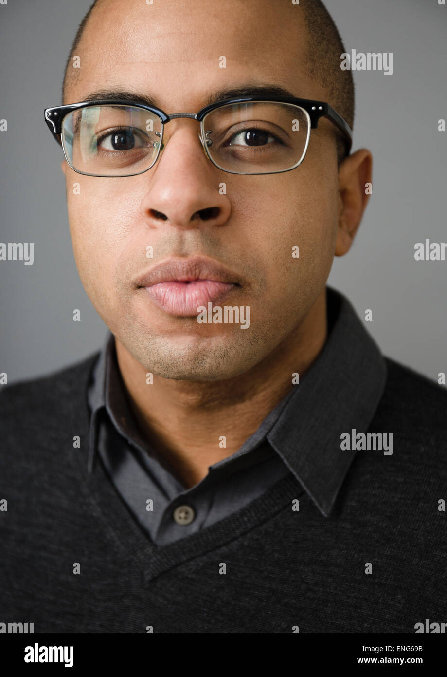 Close up of mixed race man wearing eyeglasses Banque D'Images