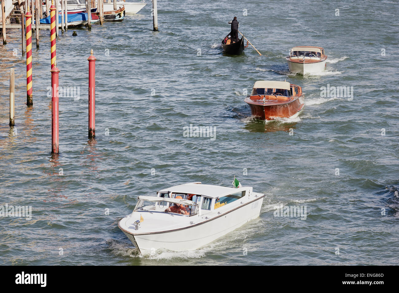 L'heure de pointe sur le grand canal Venise Vénétie Italie Europe Banque D'Images