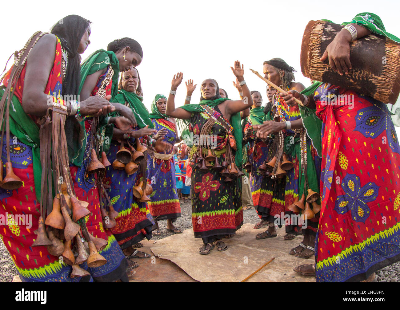 Femme de la tribu Gabbra, danse, le lac Turkana, Kenya Loiyangalani Banque D'Images