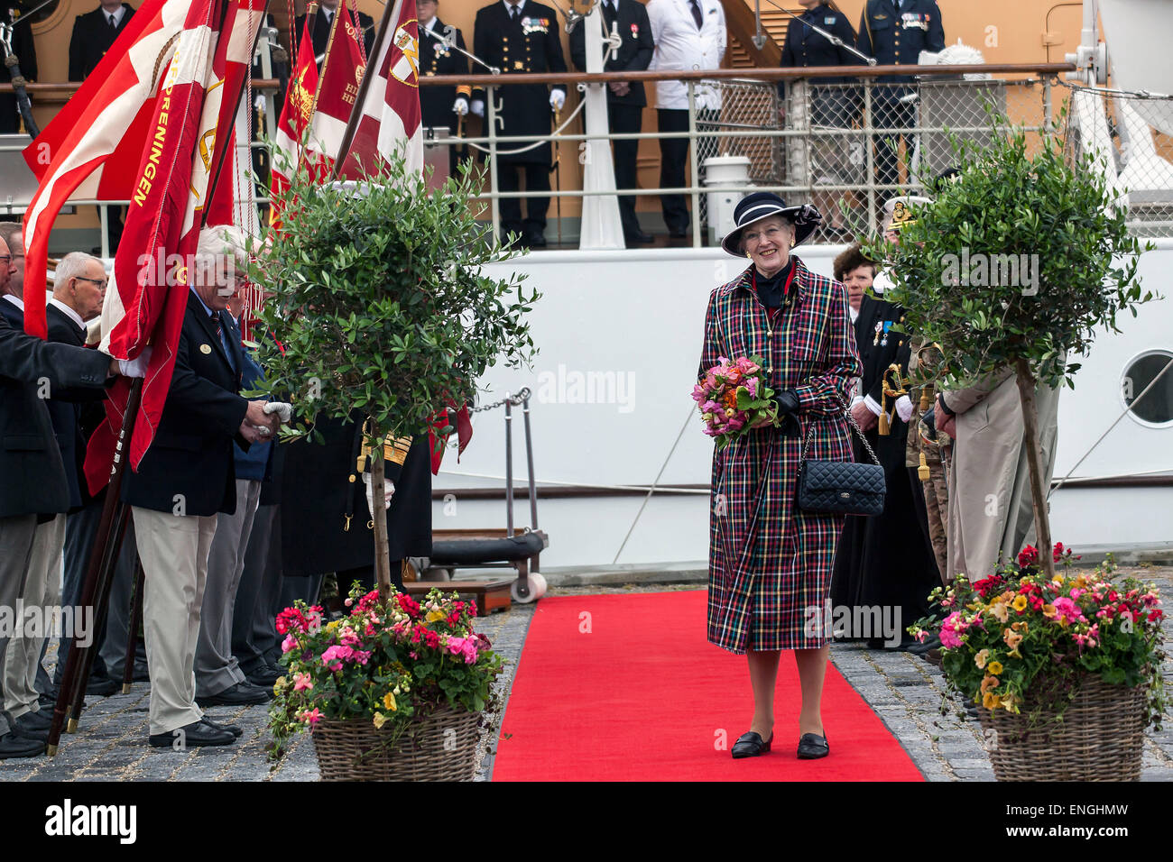 Helsingore, Danemark. 5 mai, 2015. H. M. la Reine Margrethe arrive à bord du navire royal, Danneborg, avec le Prince Consort de Helsingore sur cette années premier voyage d'été Crédit : OJPHOTOS/Alamy Live News Banque D'Images