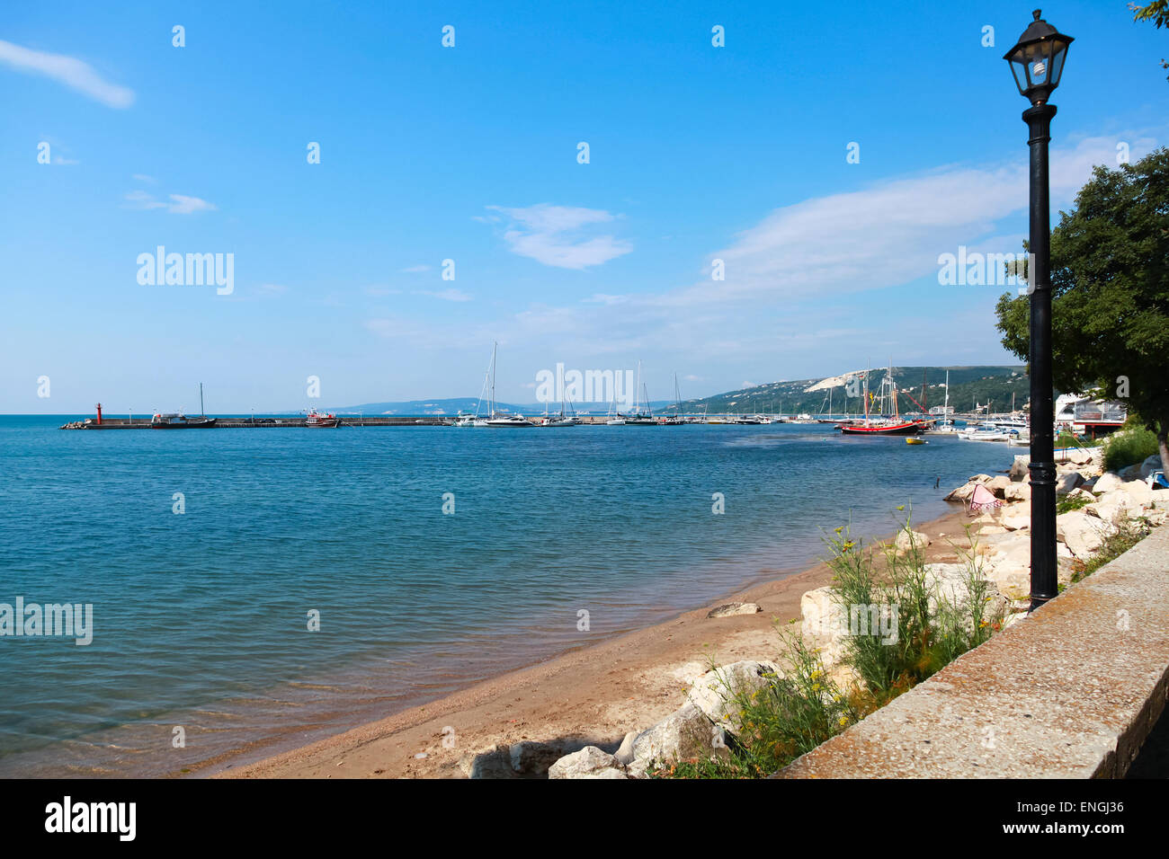 Paysage d'été côtières de la ville de Balchik, côte de Mer Noire, région de Varna, Bulgarie Banque D'Images
