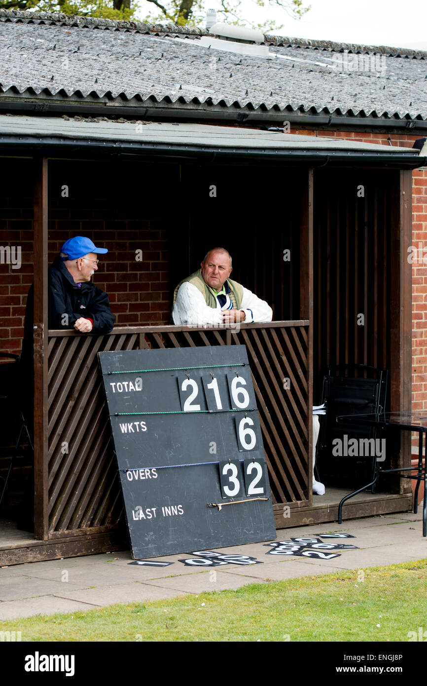 Tableau de bord de cricket à Great Alne village, Warwickshire, England, UK Banque D'Images