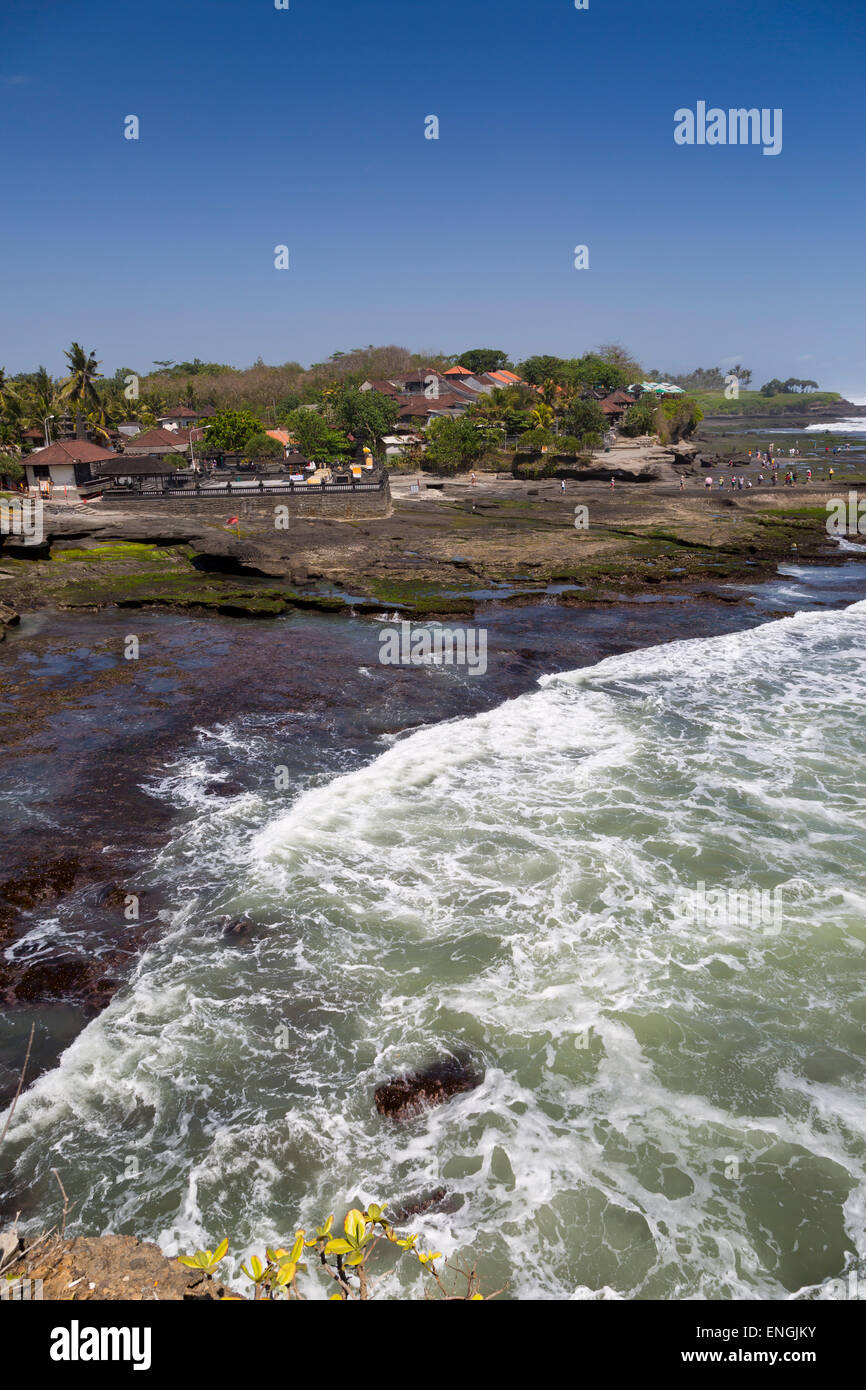 Côte près de le Temple Pura Tanah Lot sur Bali, Indonésie Banque D'Images