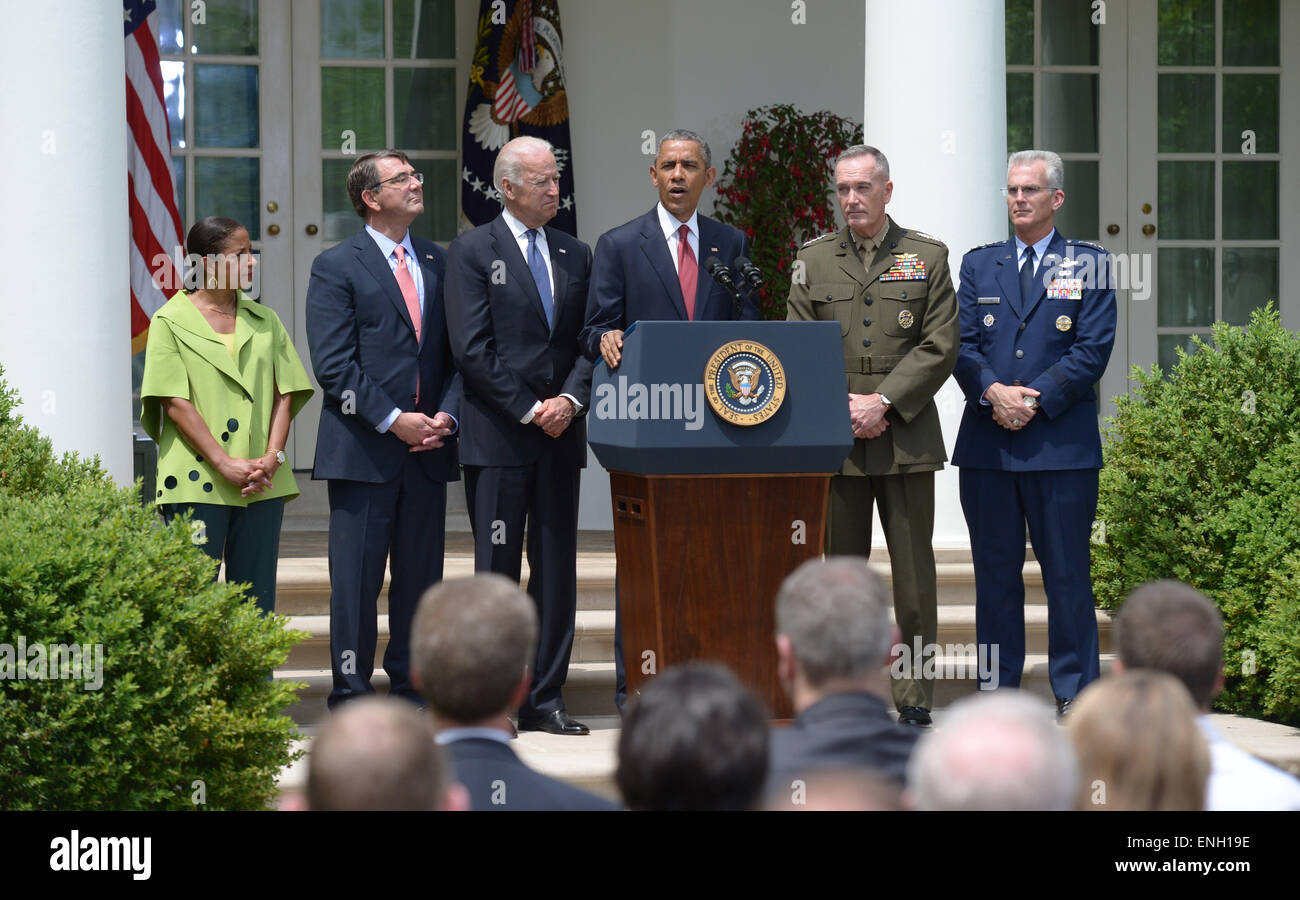 Washington, DC, USA. 5 mai, 2015. (De G à D) Le conseiller à la sécurité nationale américaine Susan Rice, Secrétaire américain à la défense, Ashton Carter, vice-président américain Joe Biden, le président américain, Barack Obama, Corps des Marines des États-Unis le général Joseph Dunford et l'Armée de l'air Général Paul Selva assister à une conférence de presse à la Maison Blanche à Washington, DC, la capitale des États-Unis, le 5 mai 2015. Le président des États-Unis, Barack Obama, le mardi le général Joseph Dunford marin désigné comme le prochain président du Comité des chefs d'état-major américain. Credit : Yin Bogu/Xinhua/Alamy Live News Banque D'Images