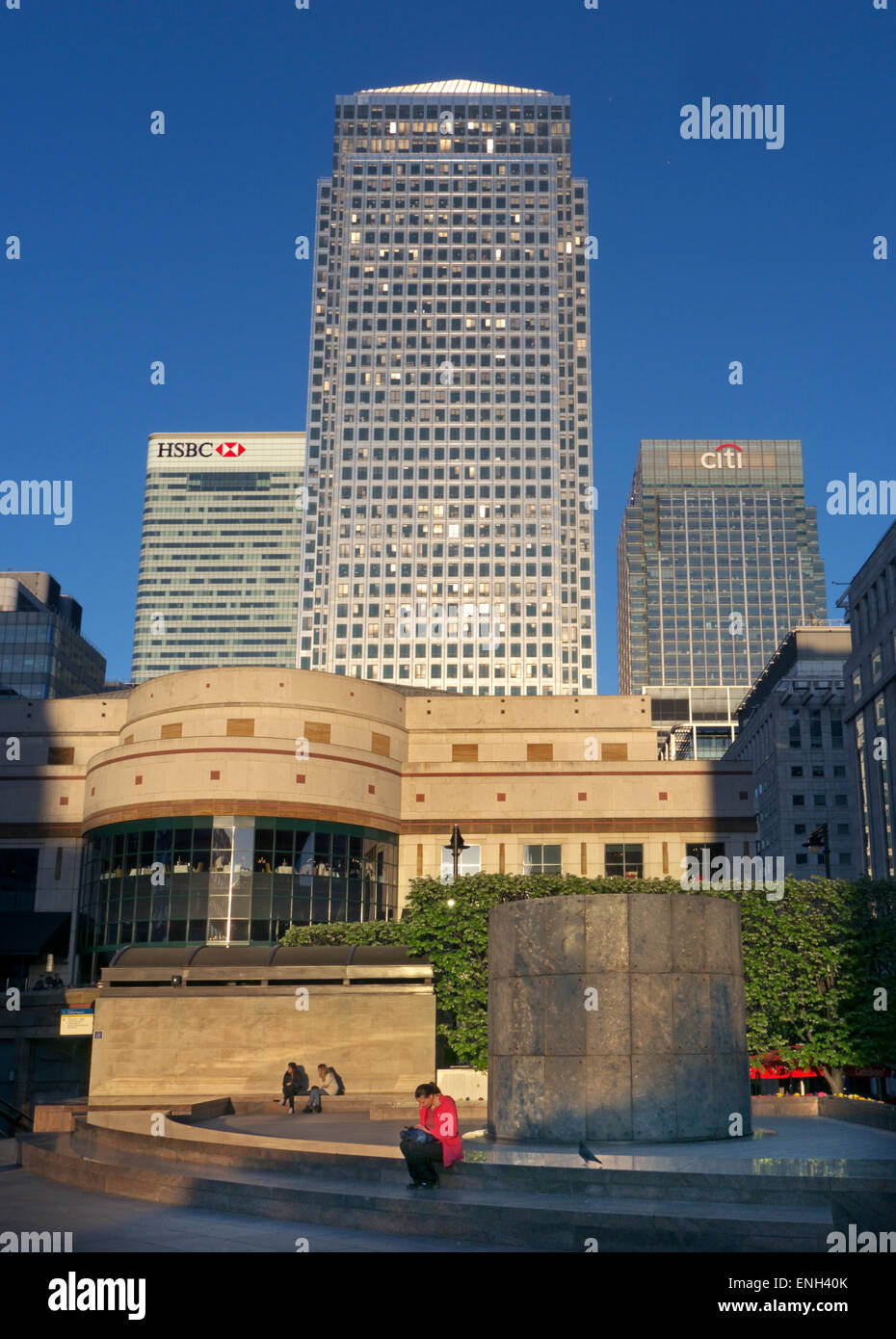 CANARY WHARF BANKS TOURS, y compris HSBC et Citi Banks fin d'après-midi le soleil de printemps illumine Cabot Square Canary Wharf quartier financier de Londres Royaume-Uni Banque D'Images