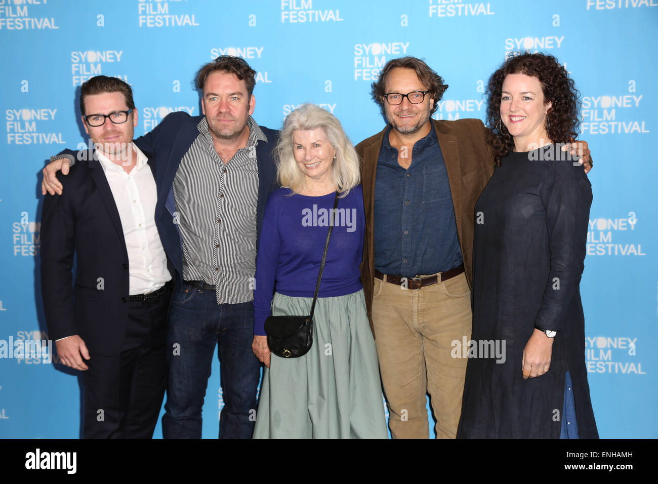 Sydney, Australie. 6 mai 2015. Sur la photo, de gauche à droite : Jonathan Duncan Ruben Guthrie (producteur exécutif), Brendan Cowell (Ruben Guthrie l'écrivain et réalisateur), Robyn Nevin (Ruben Guthrie - actrice Susan), Jeremy Sims (dernier Cab à Darwin Le directeur) et Kath Shelper (Ruben Guthrie producteur). Le 62e Festival du film de Sydney a été lancé à Barnet, Salle des douanes, 31, rue Alfred, Circular Quay. Crédit : Richard Milnes/Alamy Live News Banque D'Images