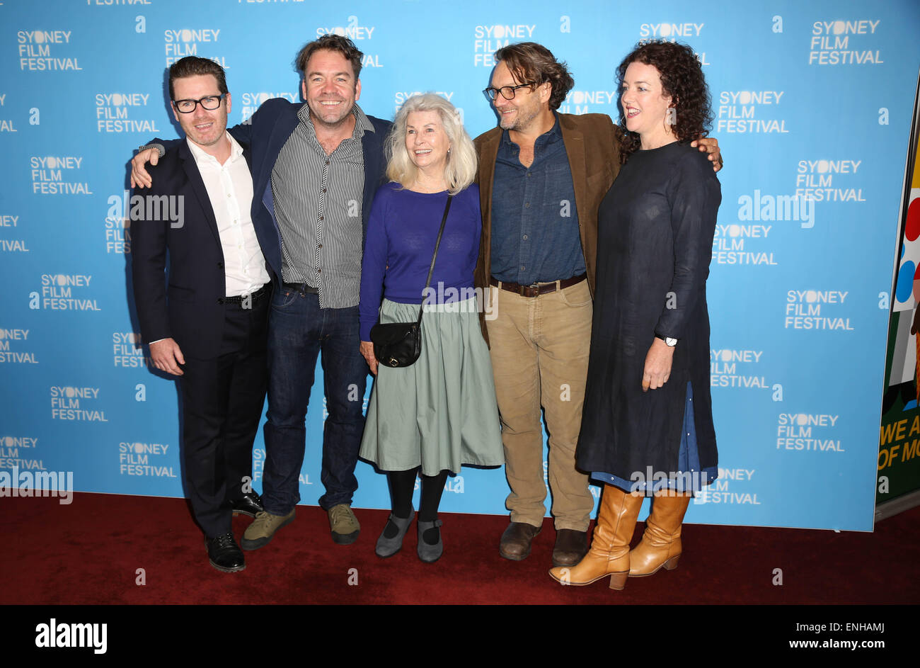Sydney, Australie. 6 mai 2015. Sur la photo, de gauche à droite : Jonathan Duncan Ruben Guthrie (producteur exécutif), Brendan Cowell (Ruben Guthrie l'écrivain et réalisateur), Robyn Nevin (Ruben Guthrie - actrice Susan), Jeremy Sims (dernier Cab à Darwin Le directeur) et Kath Shelper (Ruben Guthrie producteur). Le 62e Festival du film de Sydney a été lancé à Barnet, Salle des douanes, 31, rue Alfred, Circular Quay. Crédit : Richard Milnes/Alamy Live News Banque D'Images