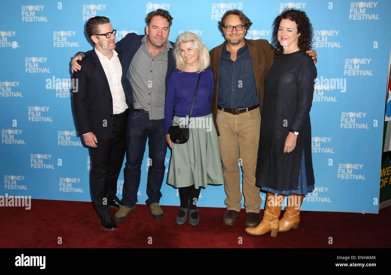 Sydney, Australie. 6 mai 2015. Sur la photo, de gauche à droite : Jonathan Duncan Ruben Guthrie (producteur exécutif), Brendan Cowell (Ruben Guthrie l'écrivain et réalisateur), Robyn Nevin (Ruben Guthrie - actrice Susan), Jeremy Sims (dernier Cab à Darwin Le directeur) et Kath Shelper (Ruben Guthrie producteur). Le 62e Festival du film de Sydney a été lancé à Barnet, Salle des douanes, 31, rue Alfred, Circular Quay. Crédit : Richard Milnes/Alamy Live News Banque D'Images