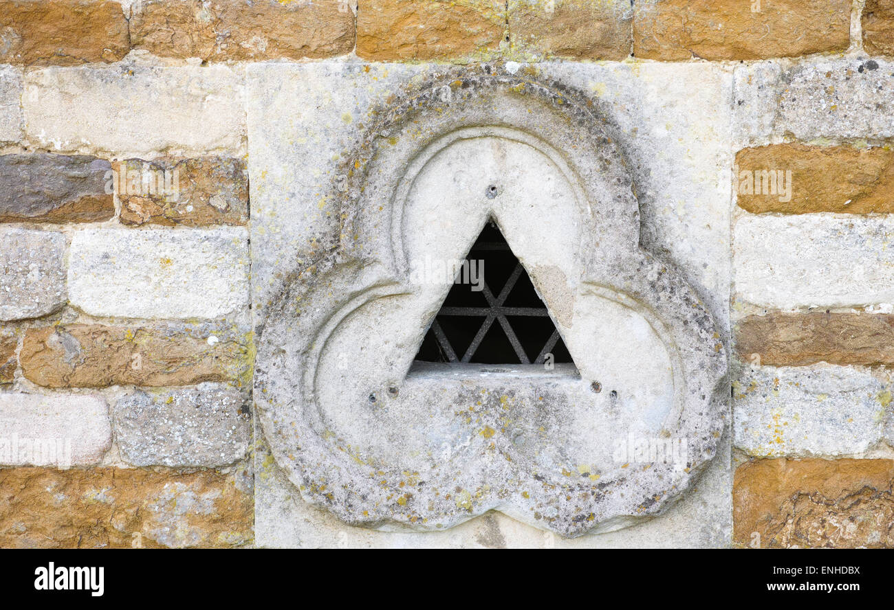 Avec trois étages, trois murs, trèfles, fenêtres triangulaires, pignons triangulaires et triangulaire, d'un lodge a été construit à la sortie Banque D'Images