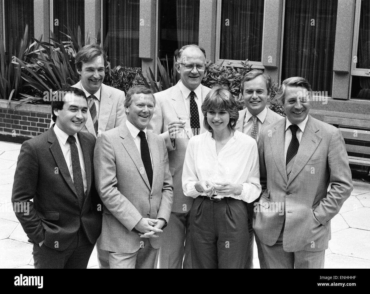 Photocall d'annoncer que l'équipe d'ITV sera responsable de la couverture de la Mariage Royal, le Prince Charles et Lady Diana Spencer, plus tard ce mois-ci, illustré à l'extérieur de Londres, juillet 1981 studions 2e. Présentateurs : ITV (l à r) : Alastair Stewart, Jon Snow Banque D'Images