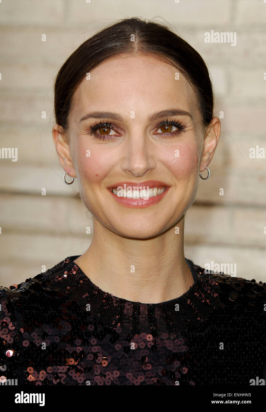 Beverly Hills, Californie. 5 mai, 2015. Natalie Portman arrive à l'UCLA Younes & Soraya Nazarian Centre pour études Israël 5e Gala annuel tenu à Wallis Annenberg Center for the Performing Arts le 5 mai 2015 à Beverly Hills, en Californie./photo : dpa Crédit alliance/Alamy Live News Banque D'Images