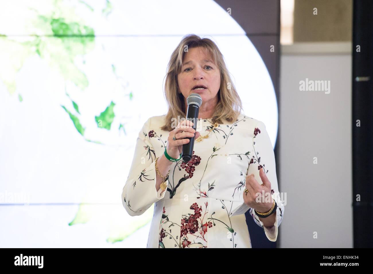 Le Dr Ellen Stofan, expert scientifique en chef, à la NASA parle lors d'un événement le jour de la Terre à la gare Union, le 22 avril 2015 à Washington, DC. Banque D'Images