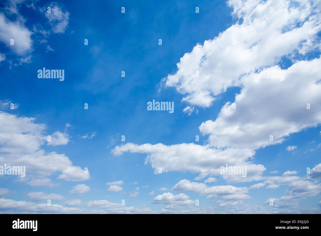 Fond de Ciel bleu avec des nuages Banque D'Images