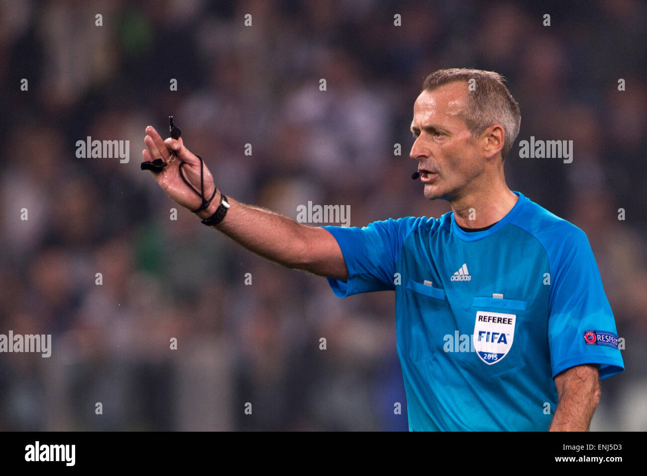 Turin, Italie. 5 mai, 2015. Martin Atkinson (arbitre) Football/soccer Ligue des Champions : demi-finale 1ère manche match entre la Juventus 2-1 Real Madrid au stade de la Juventus de Turin, Italie . © Maurizio Borsari/AFLO/Alamy Live News Banque D'Images