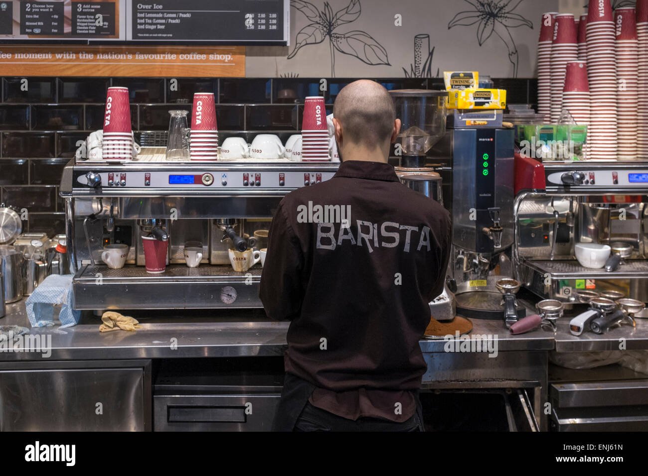 La chaîne de café barista au Costa Banque D'Images