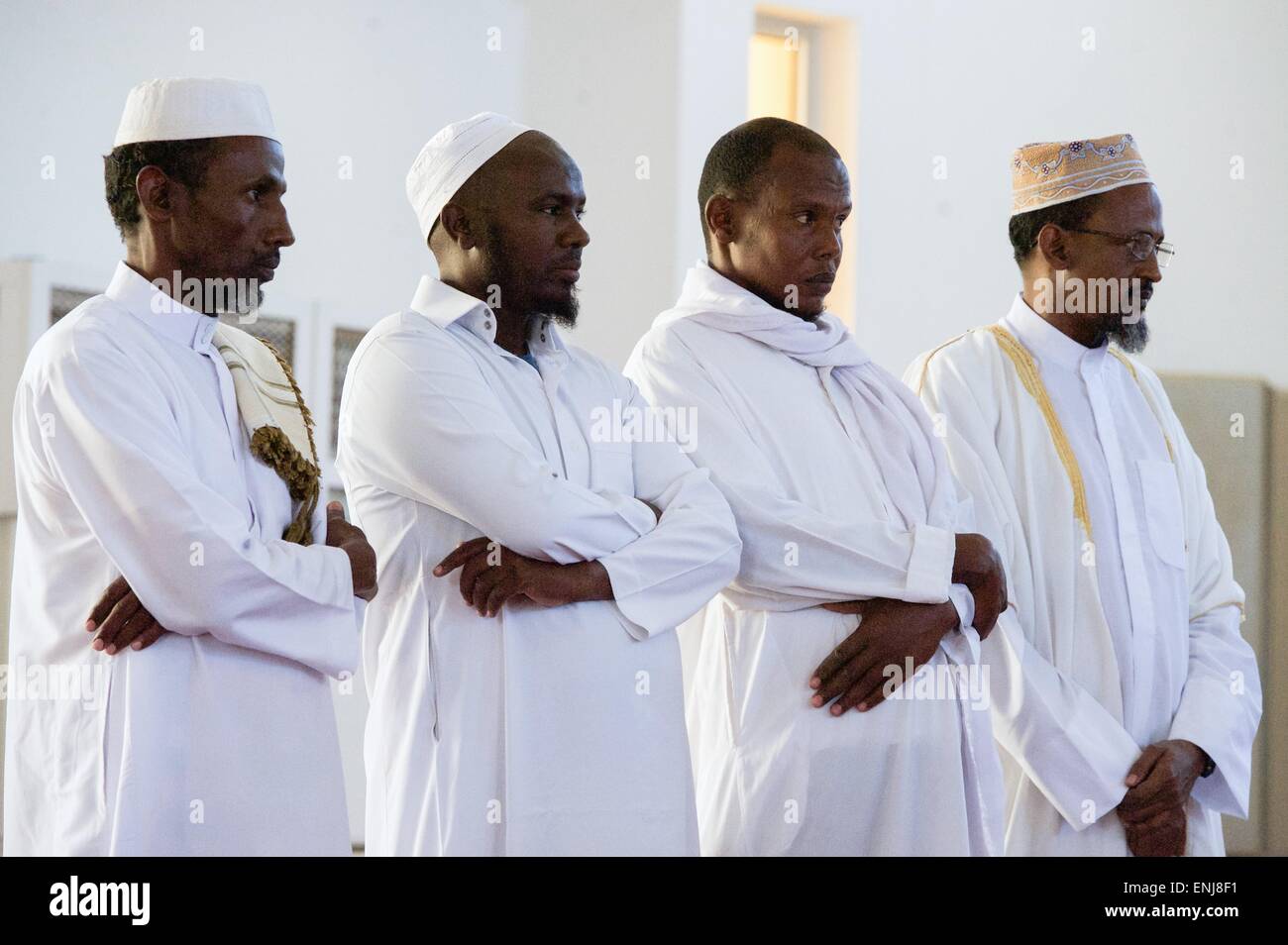 Djibouti. 06 mai, 2015. Un groupe de hauts conseillers municipaux regardent le secrétaire d'Etat américain John Kerry organise une réunion avec les jeunes à l'islamique mosquée Salman 6 mai 2015 à Djibouti, Djibouti. Banque D'Images