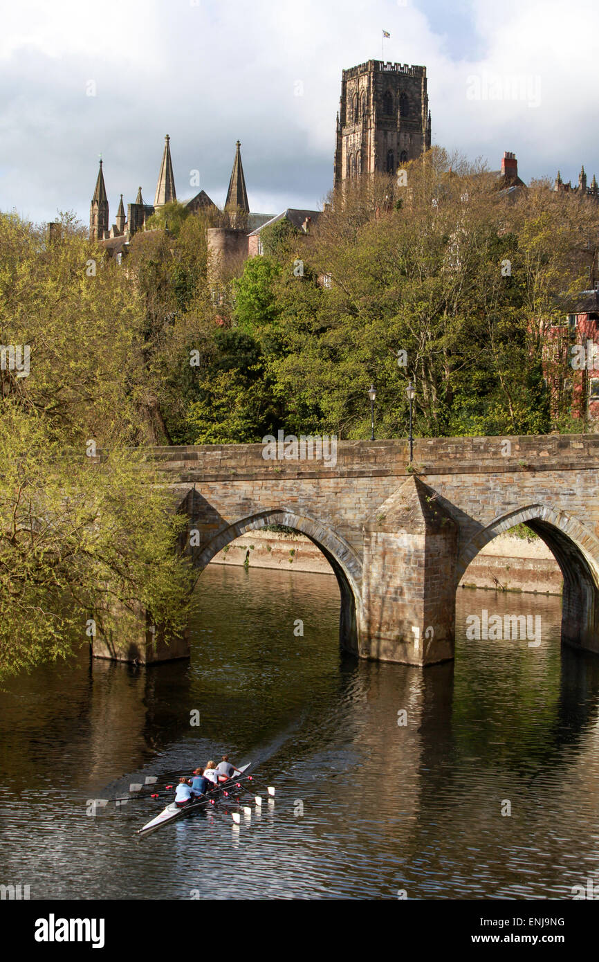 Elvet Durham Bridge sur la rivière de l'usure avec la cathédrale de Durham dans l'arrière-plan Banque D'Images