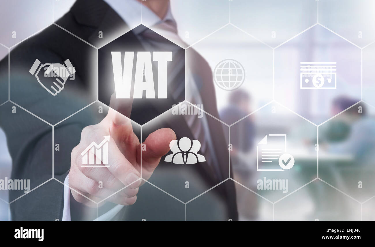 Businessman en appuyant sur un bouton. concept de TVA Banque D'Images