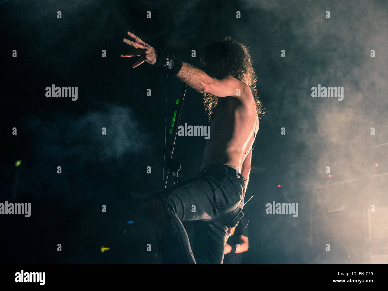 Groupe de hard rock Airbourne effectuer à l'Arène de Wembley, l'ESS comme un ouvreur pour Black Stone Cherry avec : Joel O'Keeffe,21-07-2013 Où : London, Royaume-Uni Quand : 01 Nov 2014 Banque D'Images