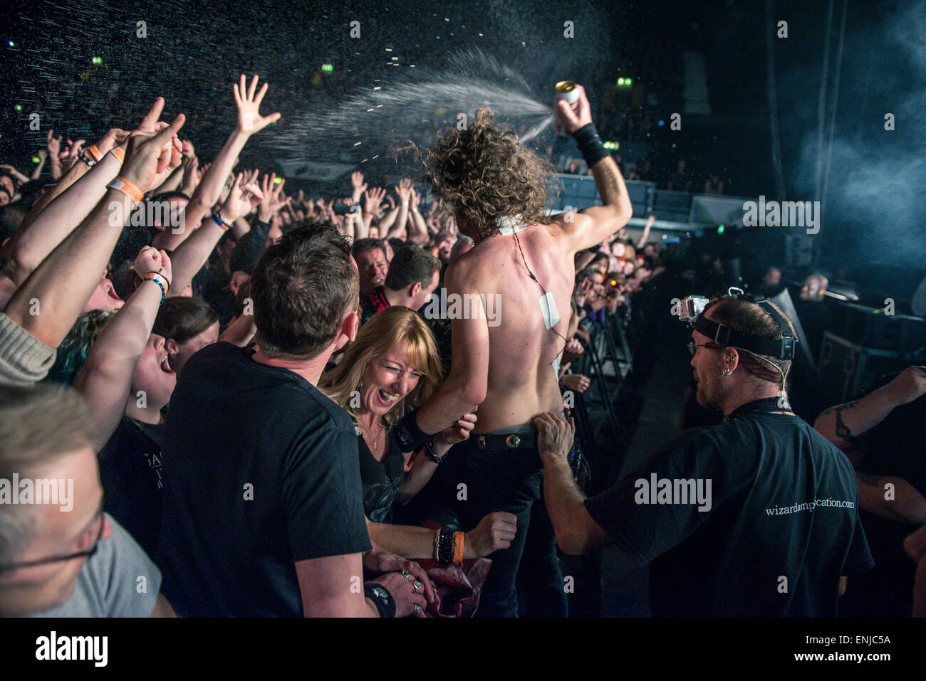 Groupe de hard rock Airbourne effectuer à l'Arène de Wembley, l'ESS comme un ouvreur pour Black Stone Cherry avec : Joel O'Keeffe,21-07-2013 Où : London, Royaume-Uni Quand : 01 Nov 2014 Banque D'Images